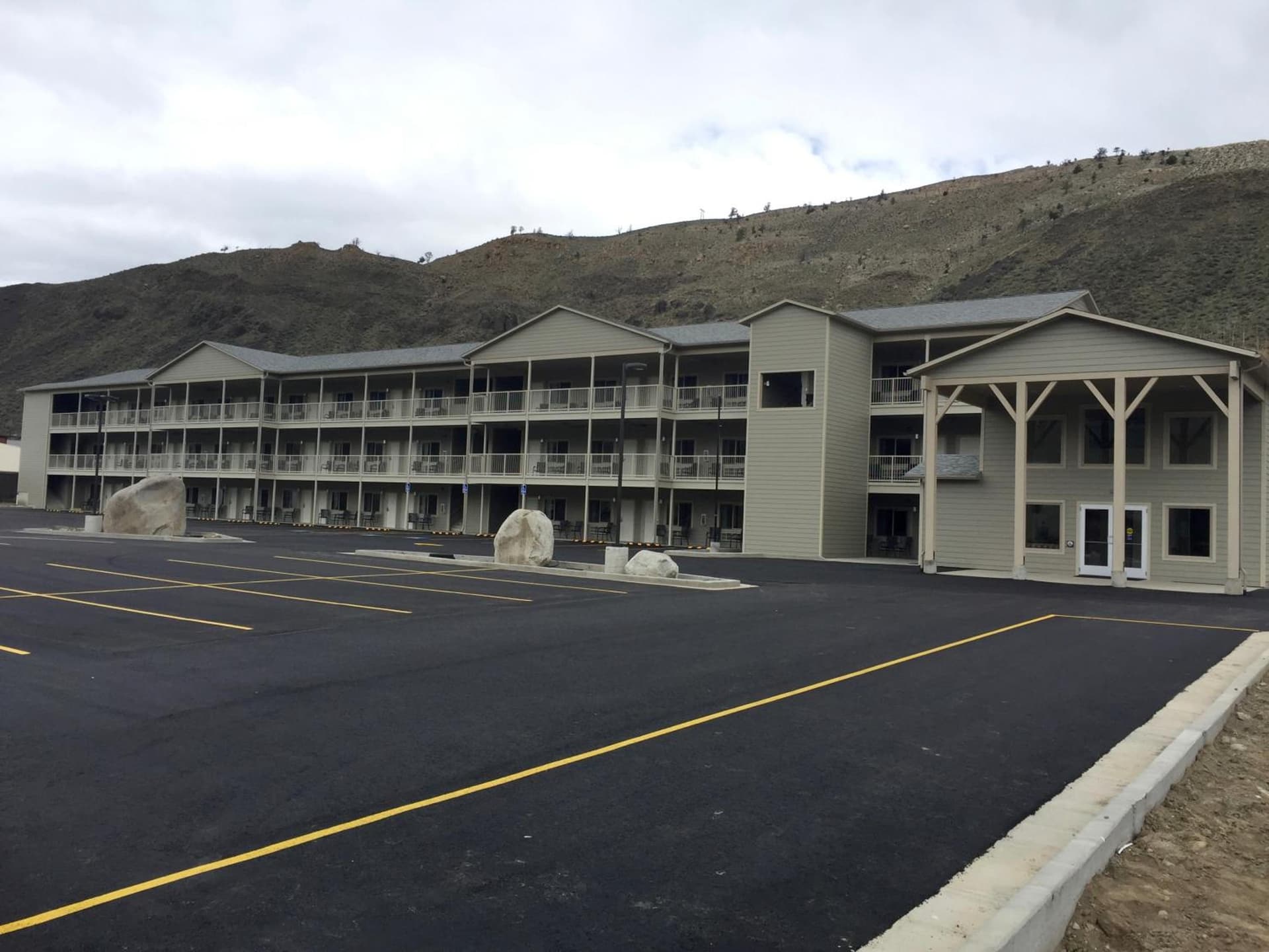 Yellowstone Big Rock Inn