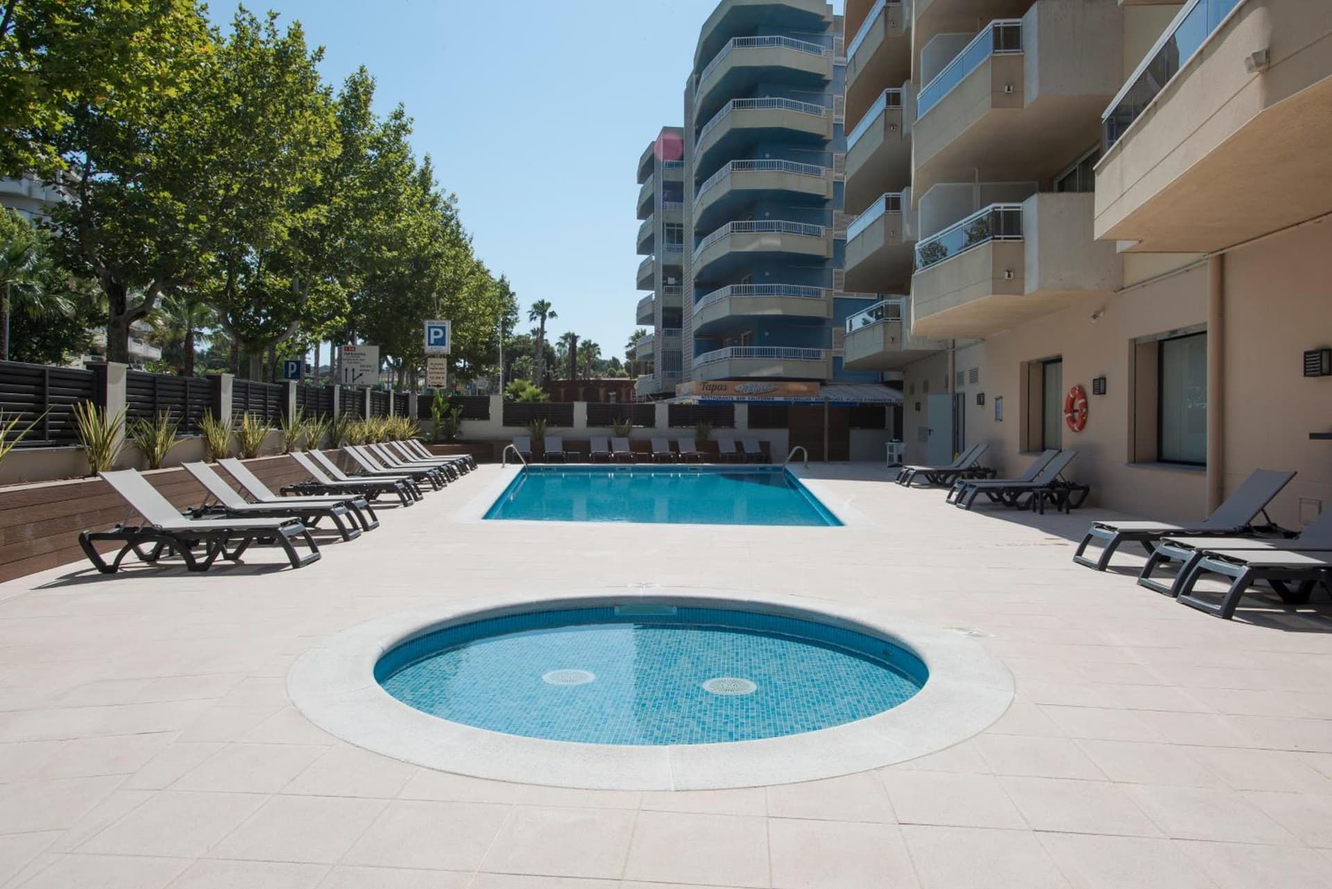 Aparthotel California