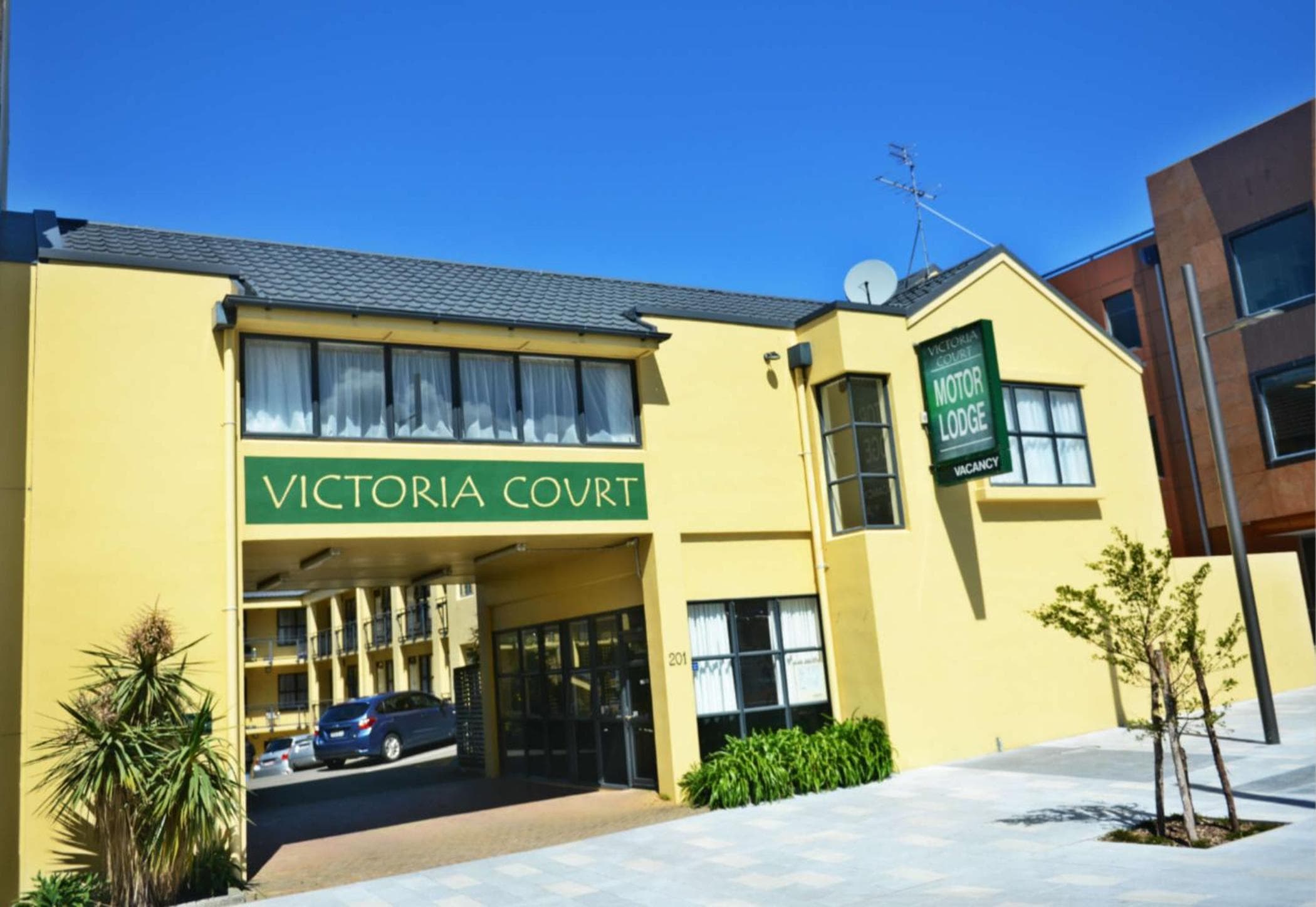 Victoria Court Motor Lodge - Spa & Parking