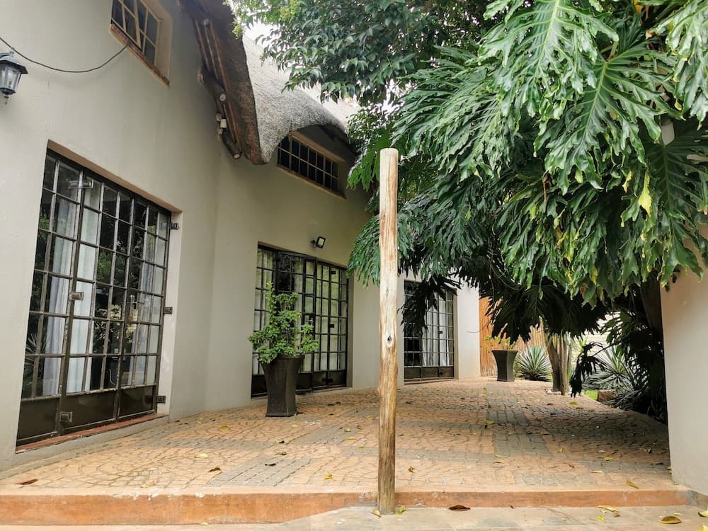 Aerotropolis Guest Lodge