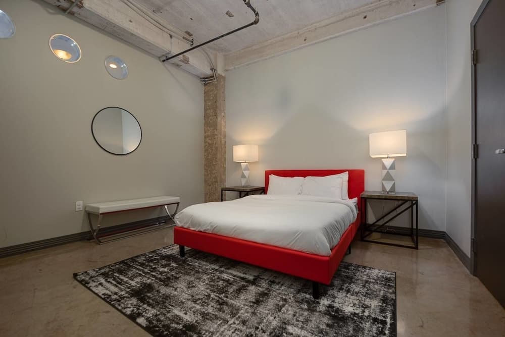 Gorgeous 1 Bedroom in Historic Building, Downtown 5