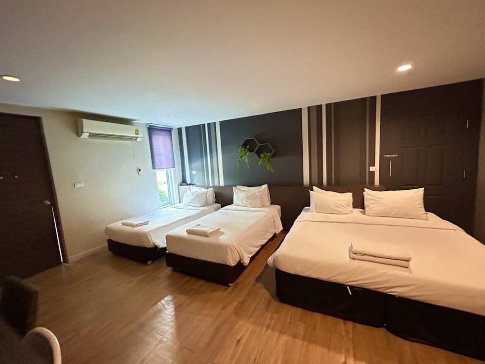 Paragon Inn
