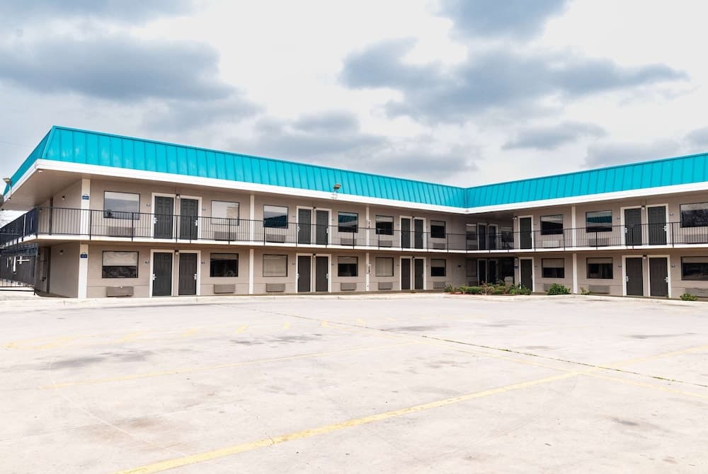 Days Inn by Wyndham Central San Antonio NW Medical Center