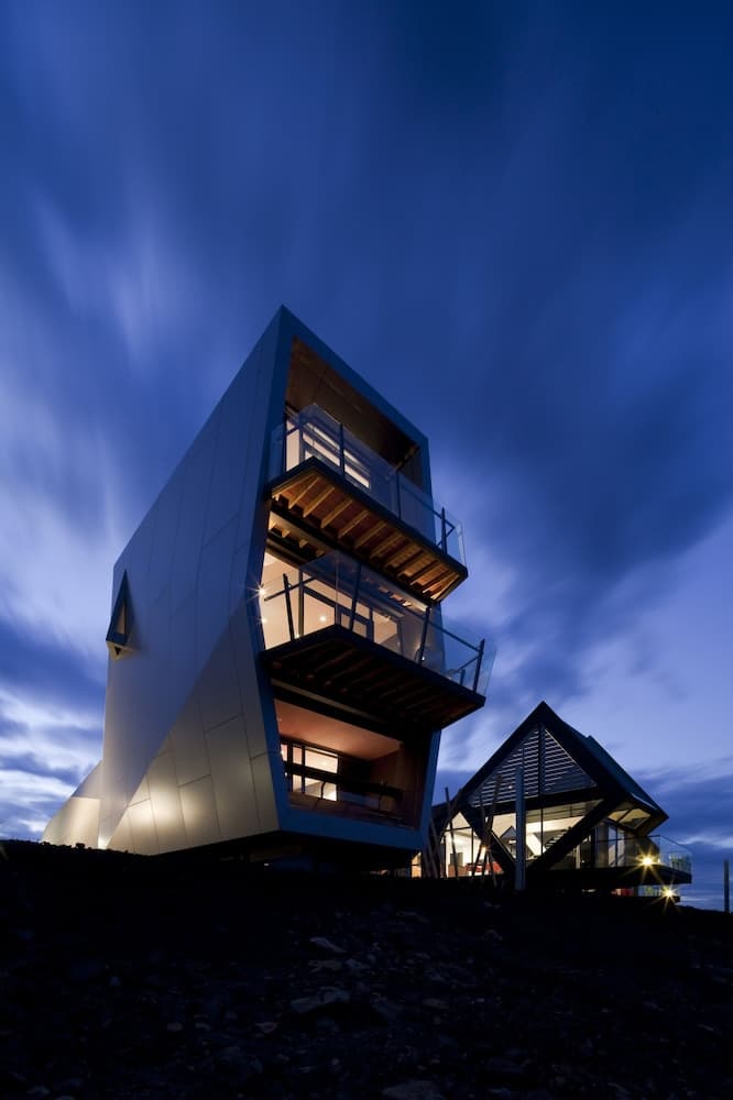 Mona Pavilions