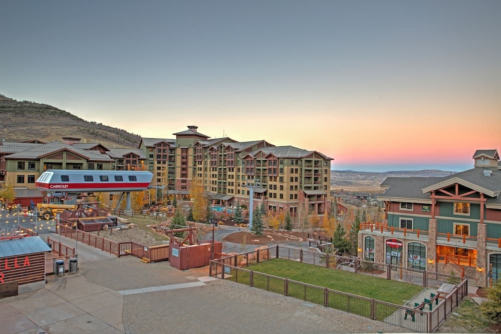 Your own balcony, full kitchen in Canyons Village by RedAwning