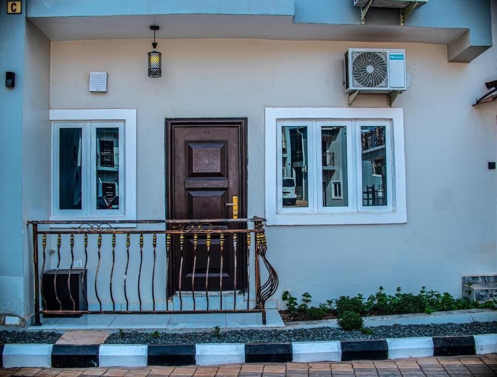 Ekulu Apartments