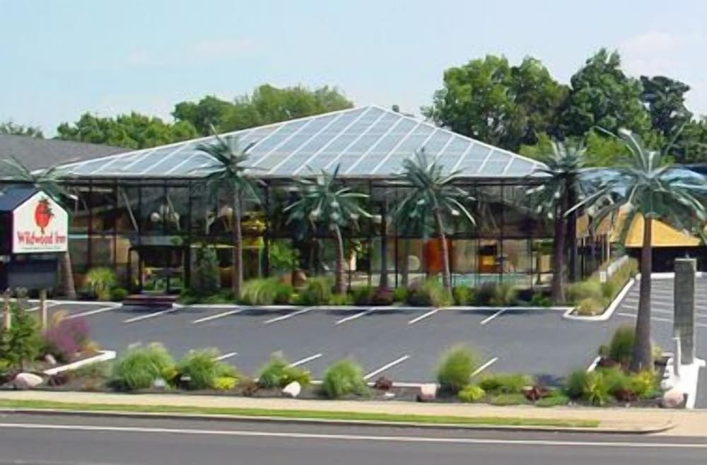 Wildwood Inn Tropical Dome & Theme Suites