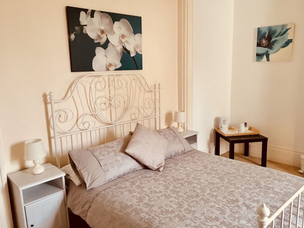 Bentons Guesthouse