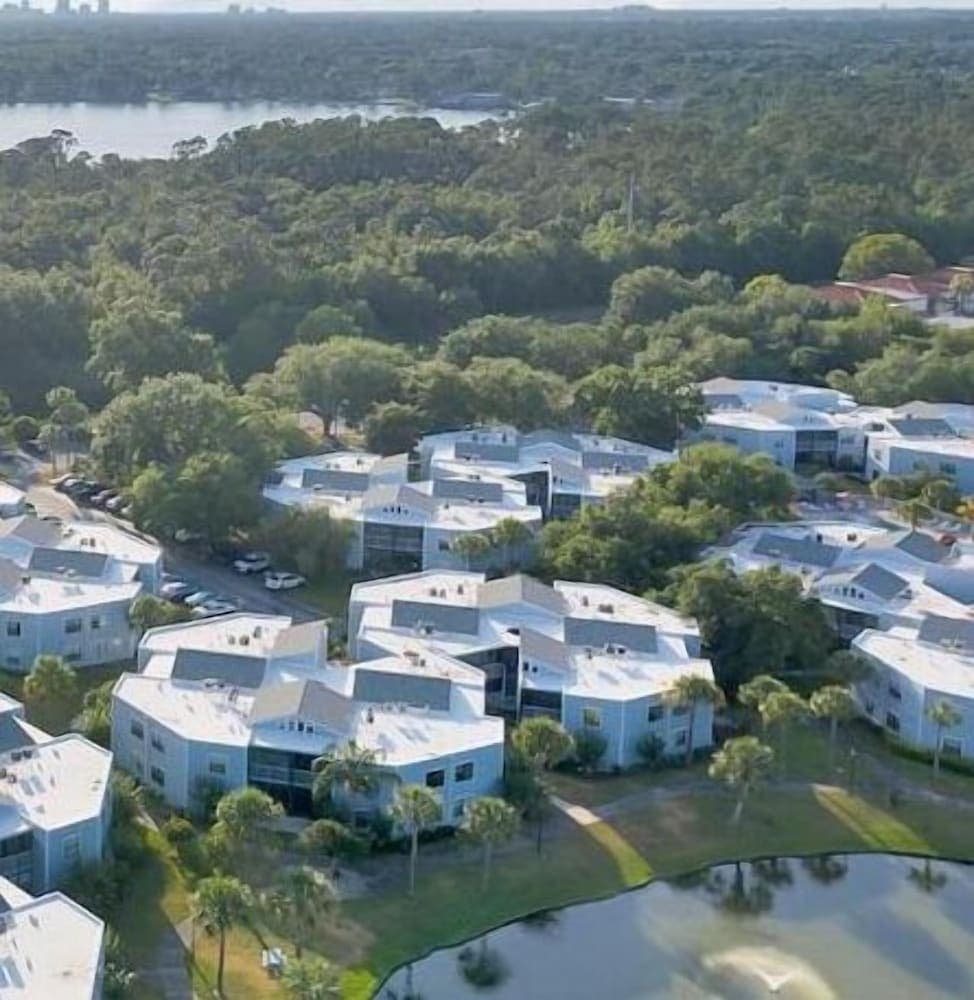 3608 Apartment with 3 swimming pools , Near Disney world.