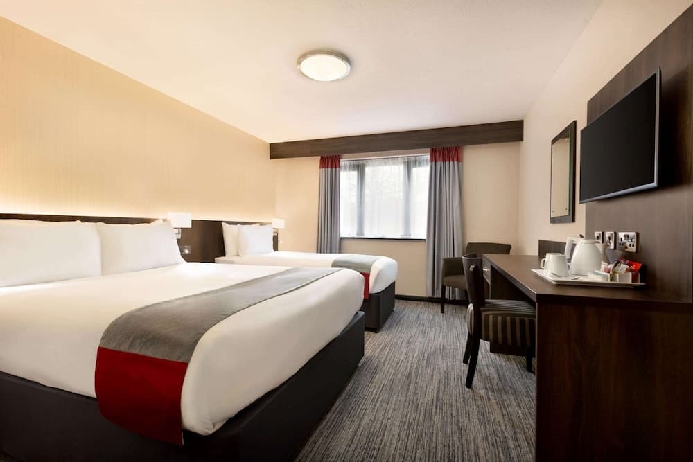 Ramada by Wyndham Bristol West 4