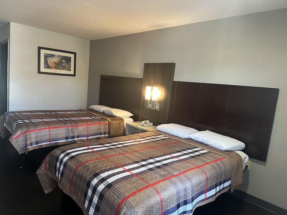 Deluxe INN  Augusta