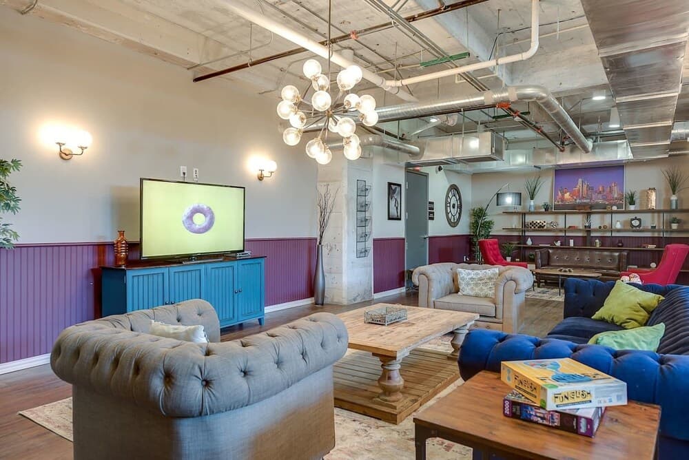 Gorgeous 1 Bedroom in Historic Building, Downtown 4