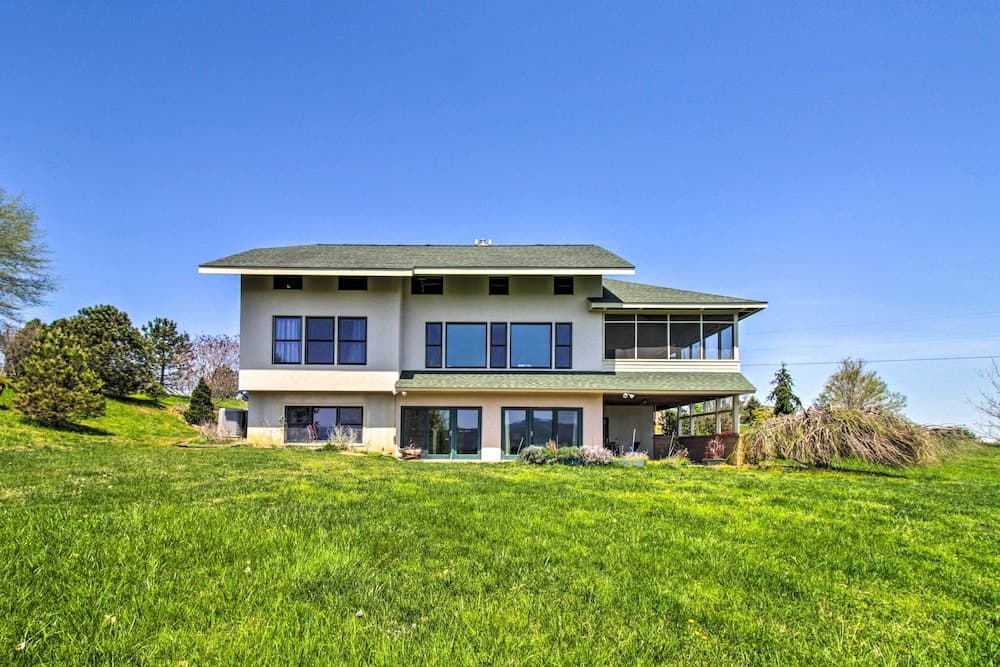 Spacious Lexington Home w/ Breathtaking Views