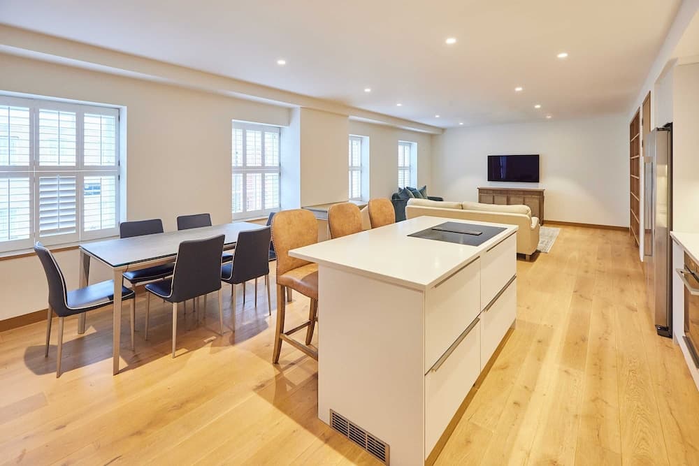 Host Stay Thames Apartment