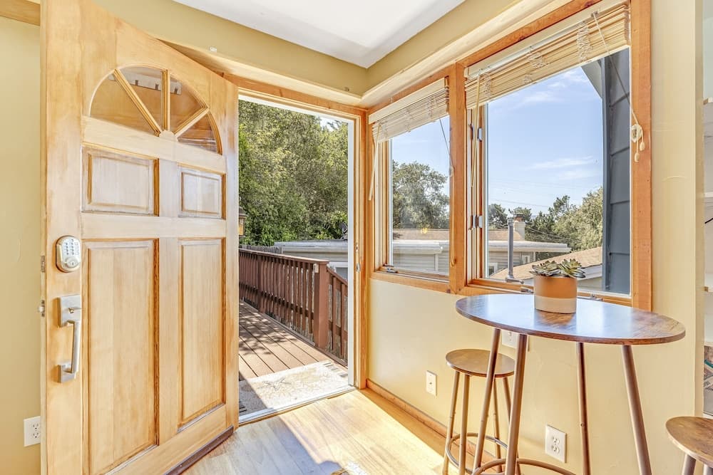 Quaint Carmel - Bungalow Close to Beach