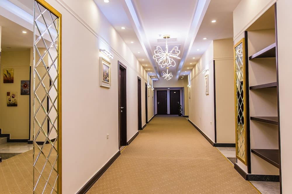 Deluxe City Hotel