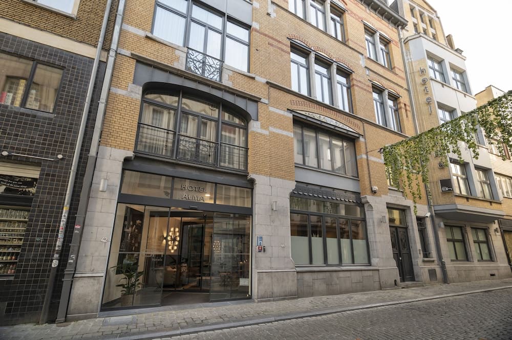 Alma Grand Place Hotel