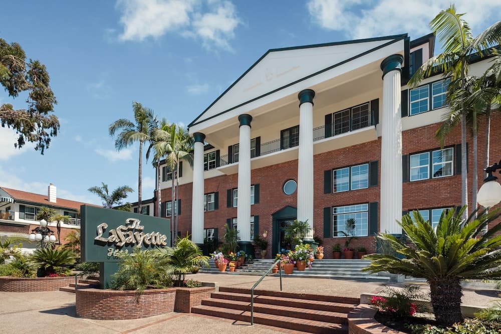 Lafayette Hotel & Club