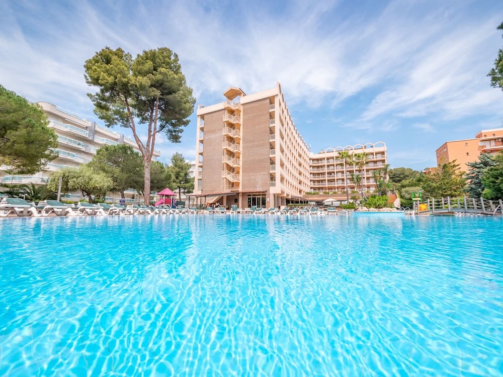 Golden Avenida Family Suites