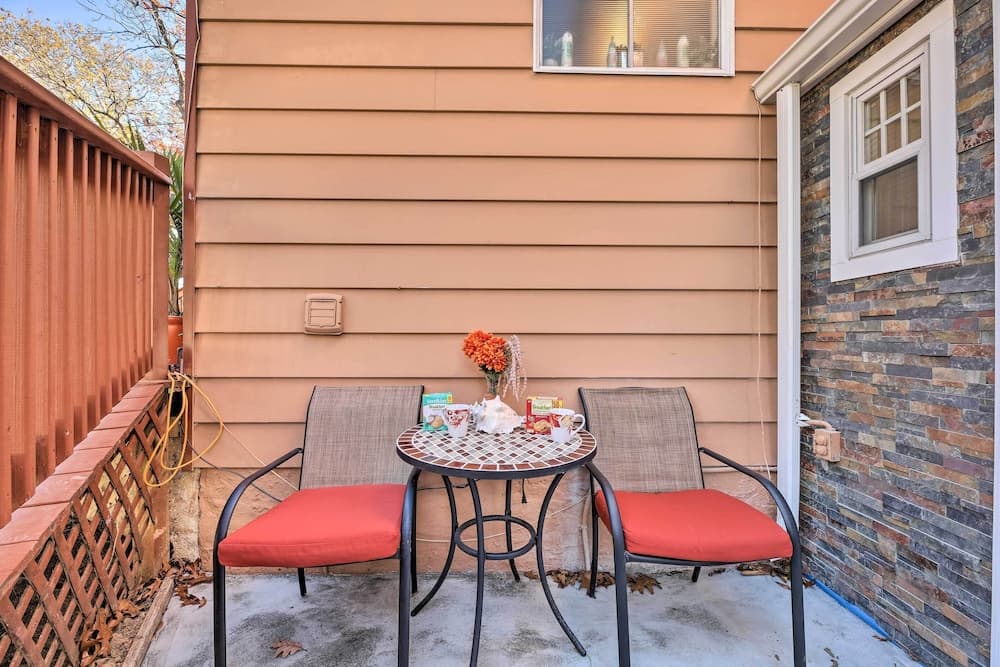 Cozy & Convenient Elmont Retreat w/ Patio!