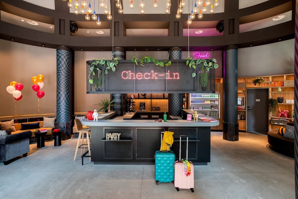 Moxy the Hague