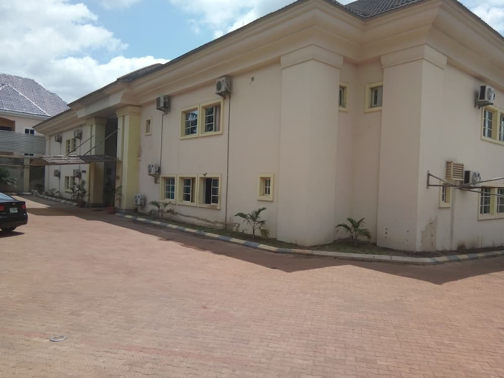 Eden Crest Hotel & Resort