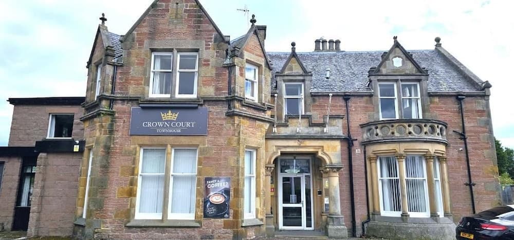 Crown Court Hotel & Bar.