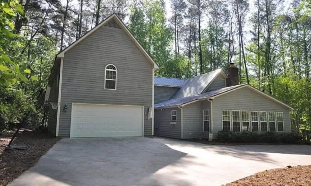7 Acres 2 Houses Kayak Pond Game Room