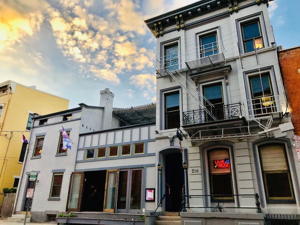 Symphony Hotel & Restaurant
