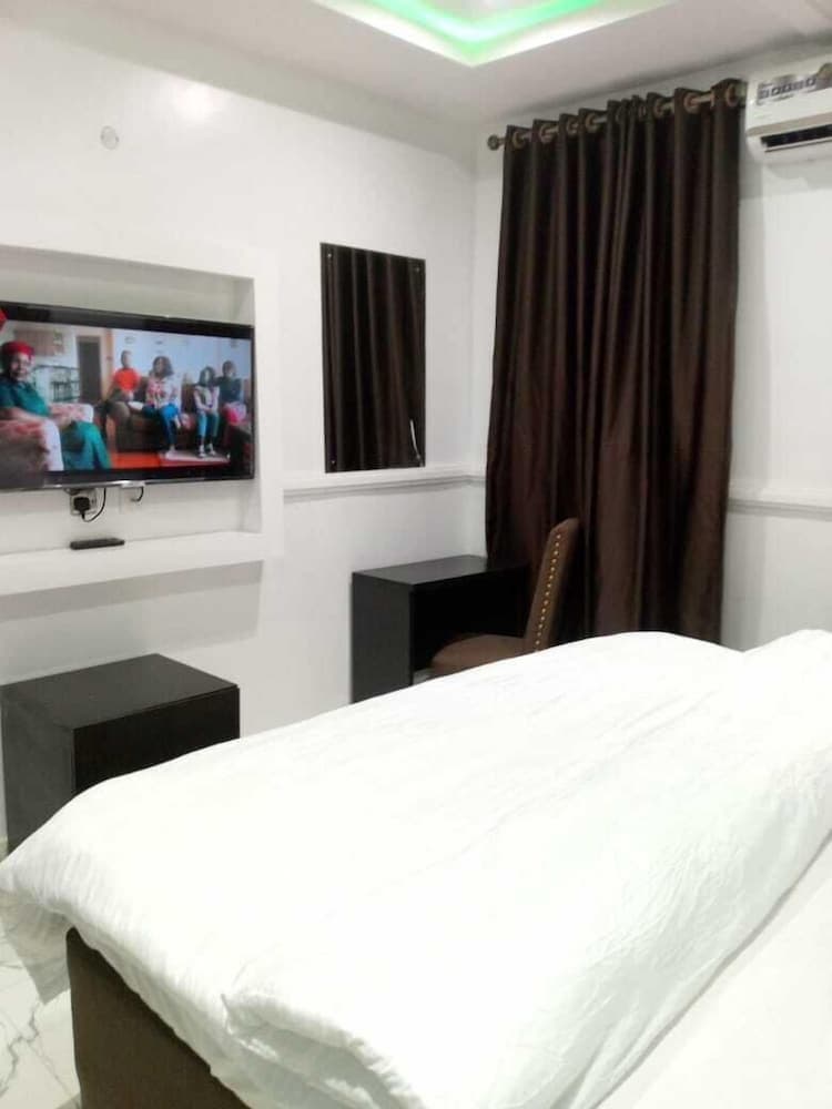 London Branch Hotel and Restaurant