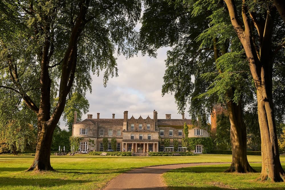 Lucknam Park, Emblems Collection