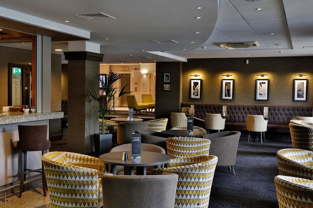 Cresta Court Hotel