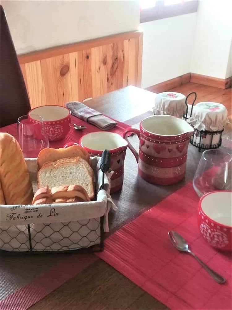 A La Belle Vie
