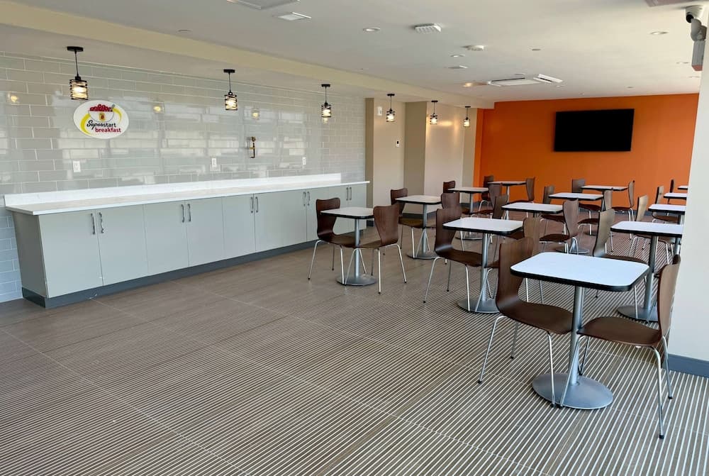 Super 8 By Wyndham Bronx Near Stadium 5