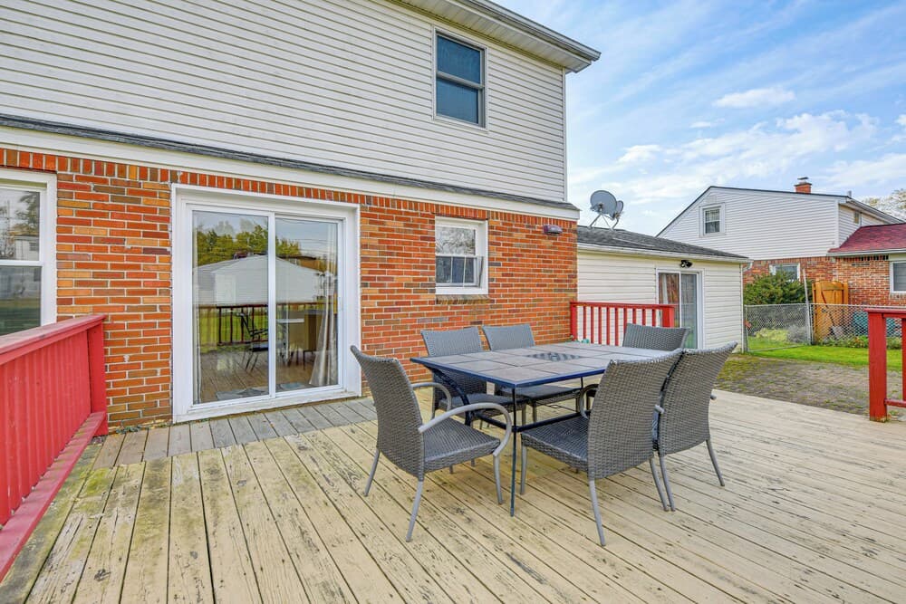 2 Mi to Walden Galleria: Home w/ Furnished Deck!