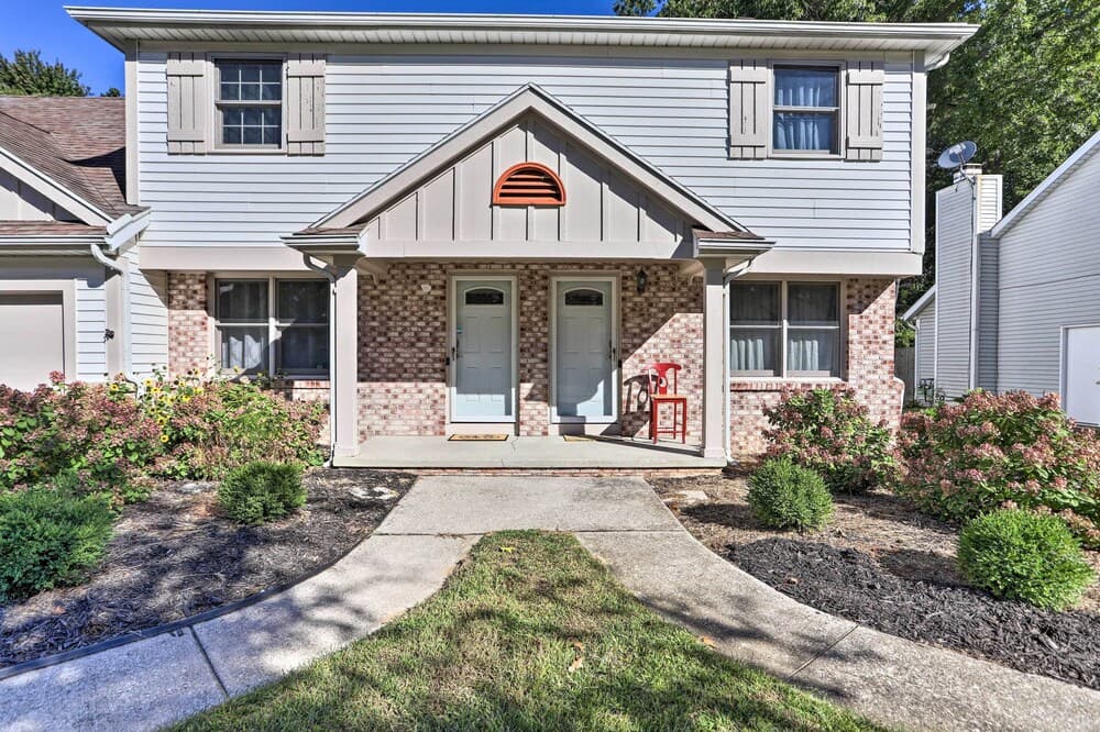 Cozy Duplex Close to Toledo Botanical Garden