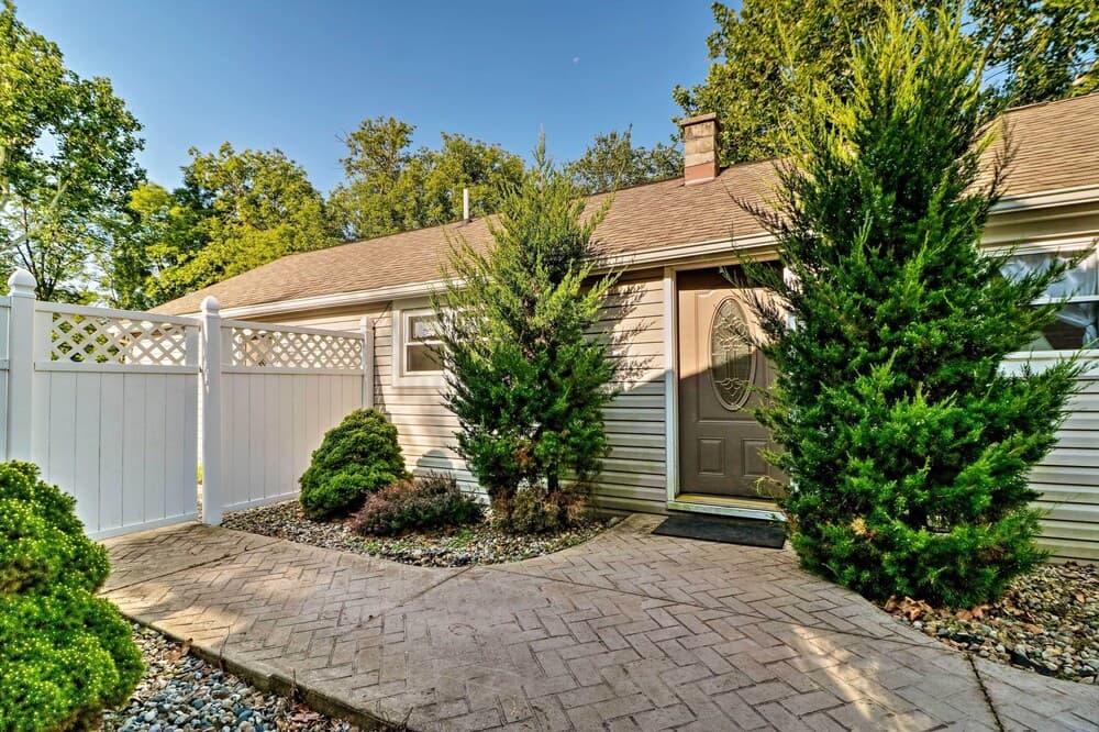 Ottawa Lake Home w/ BBQ & Patio, 15 Mi to Toledo