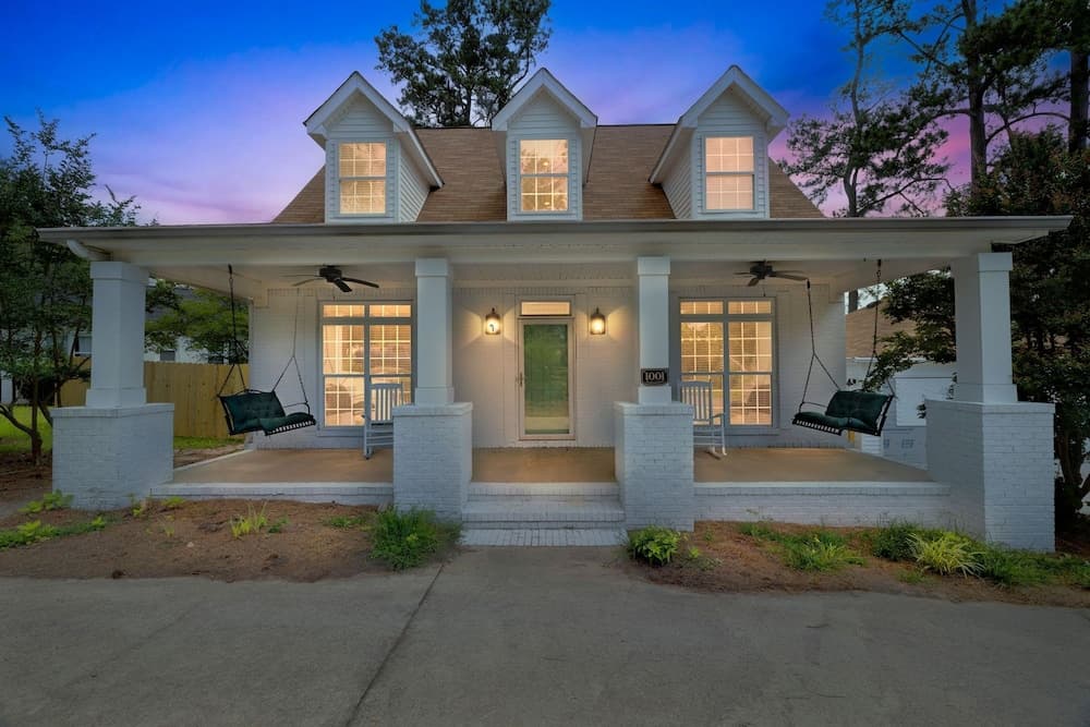Augusta Getaway Near Masters Porch Swing Deck