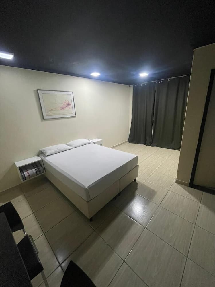 Light Motel