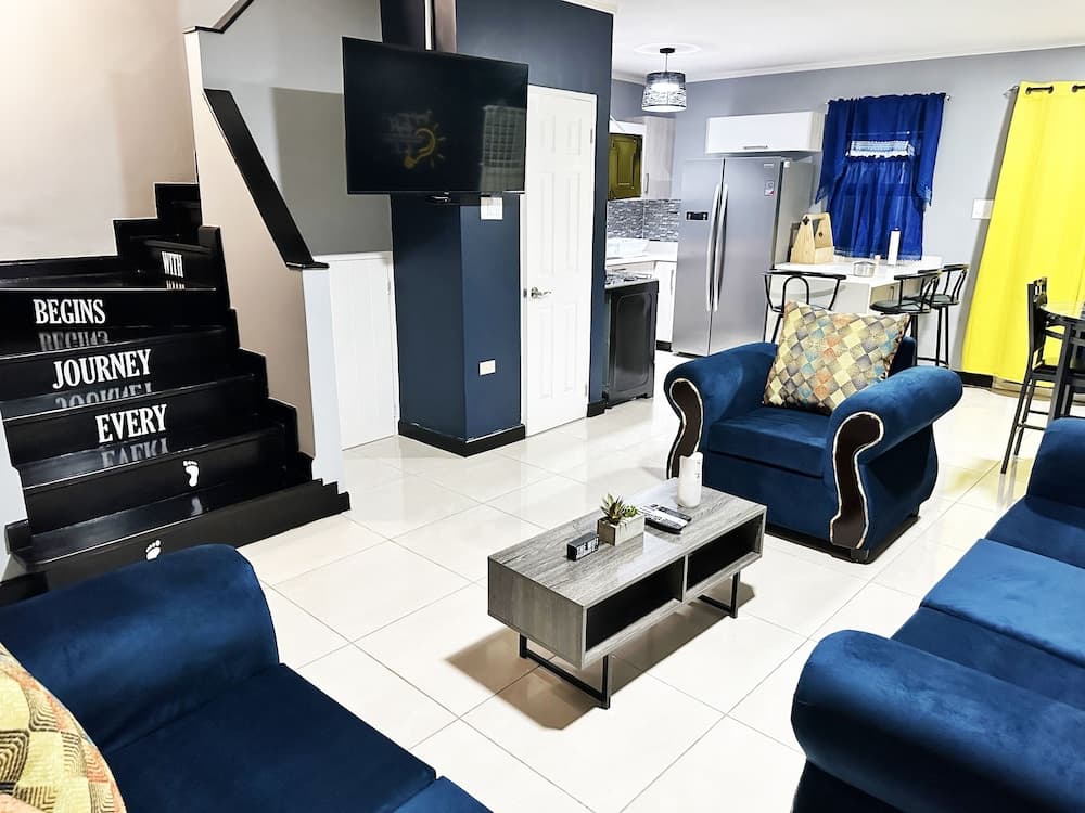 Cozy Crib 5mins from the airport