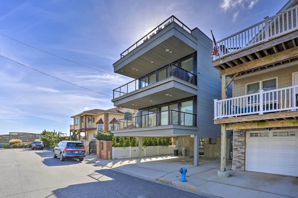 Luxury Long Beach Villa With Ocean Views!