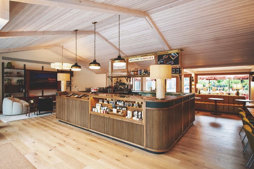 Mollie's Motel & Diner 5