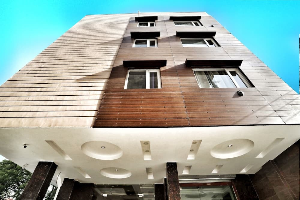 Hotel Aerocity Purple Orchid
