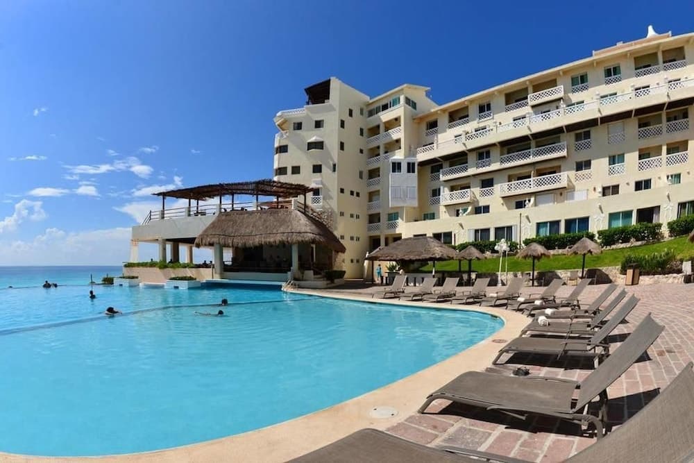 Cancun Plaza Condo Hotel