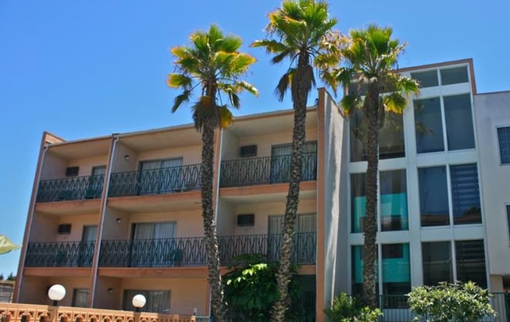 Royal Century Hotel