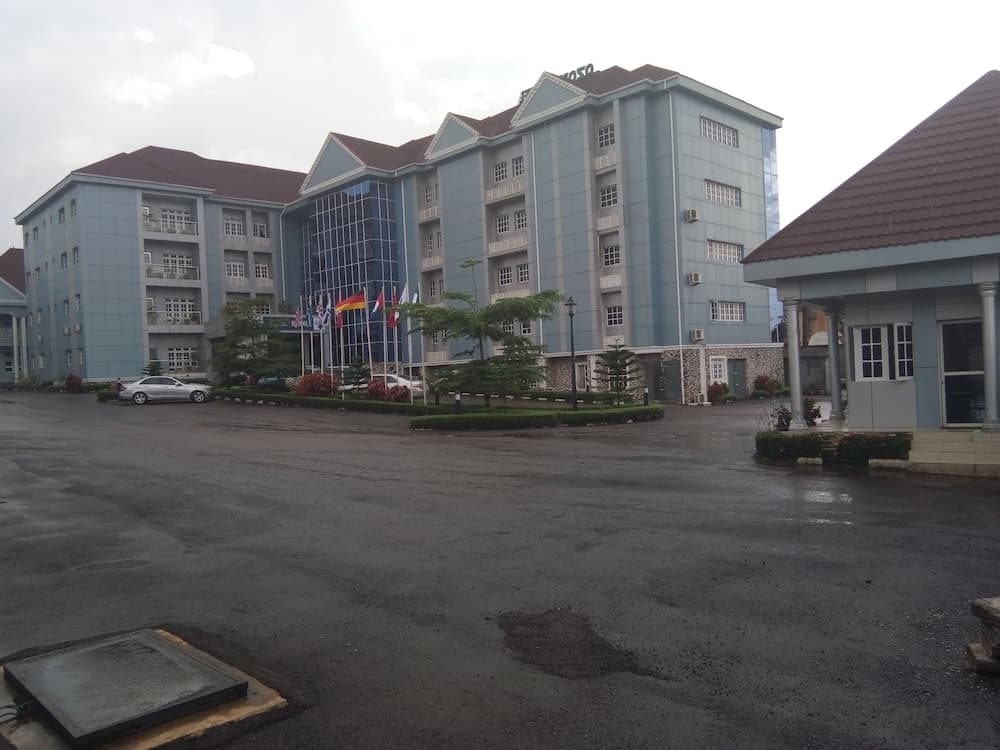 Ozom Hotel