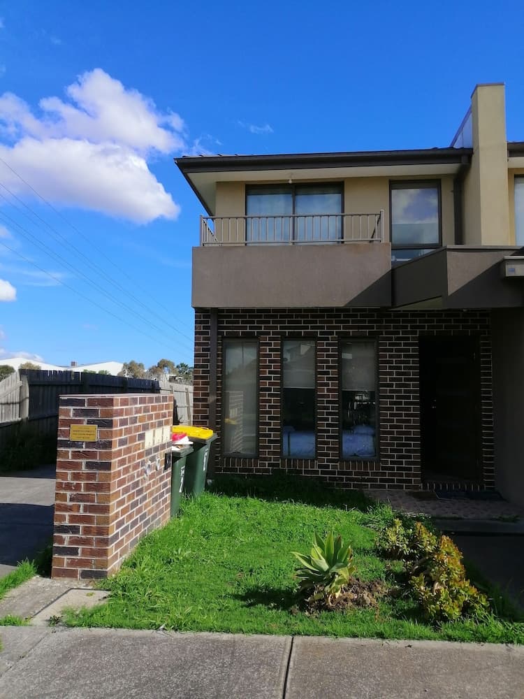 Close Airport Style Home