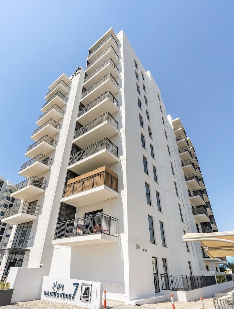 WelHome - Apt Close to Yas Waterworld and Ferrari Circuits