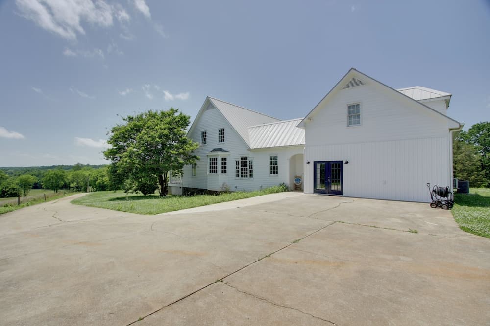 Spacious Rural Getaway in Lexington w/ Deck!