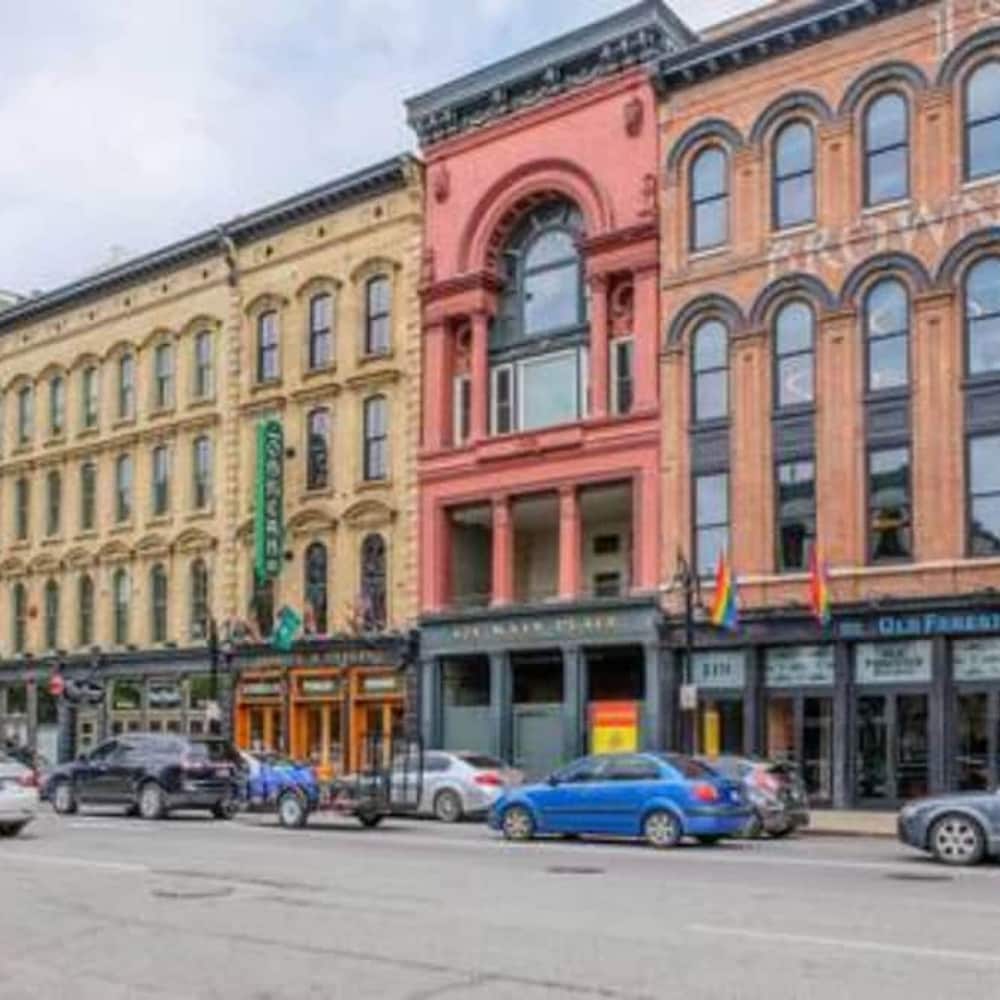 Stunning Nulu 1BR Cozysuites 06